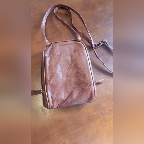 Osgoode Marley RFID leather minimalist bag. - Picture 5 of 5